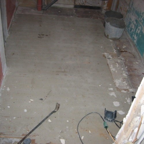 Nedbrydningsarbejde under renovering af badeværelse i København