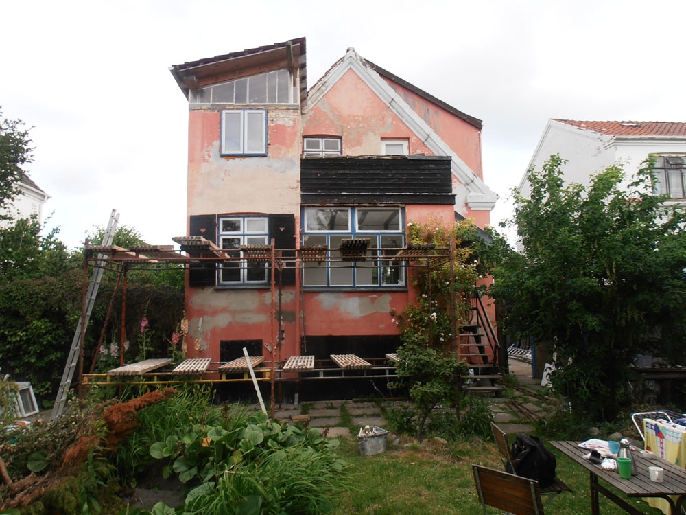 Før-billede af facade før renovering – murerarbejde i Gilleleje, Nordsjælland